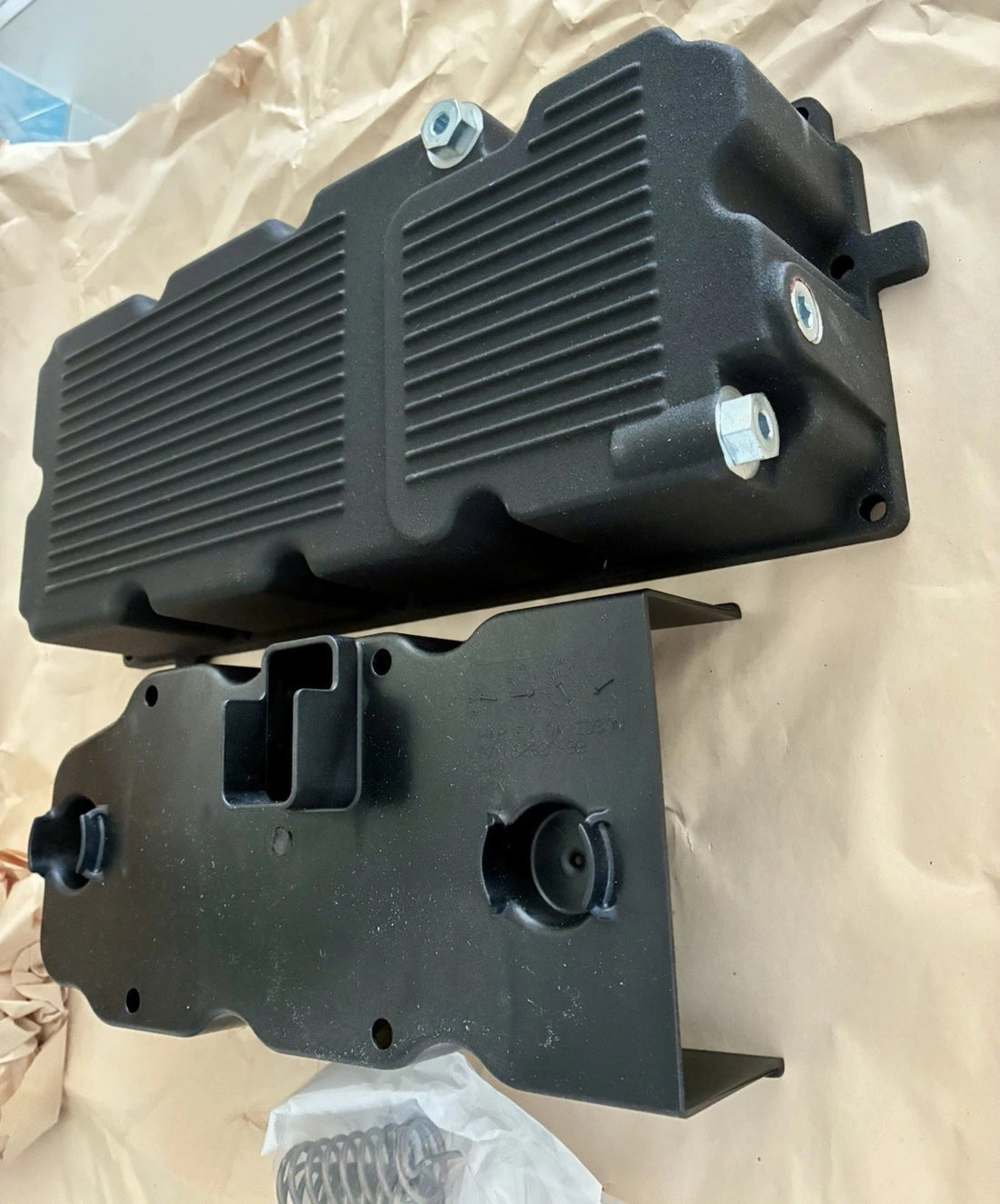 
  
  62711-99 62830-99 HARLEY-DAVIDSON TOURING  OIL PAN & BAFFLE BLACK NOS
  
