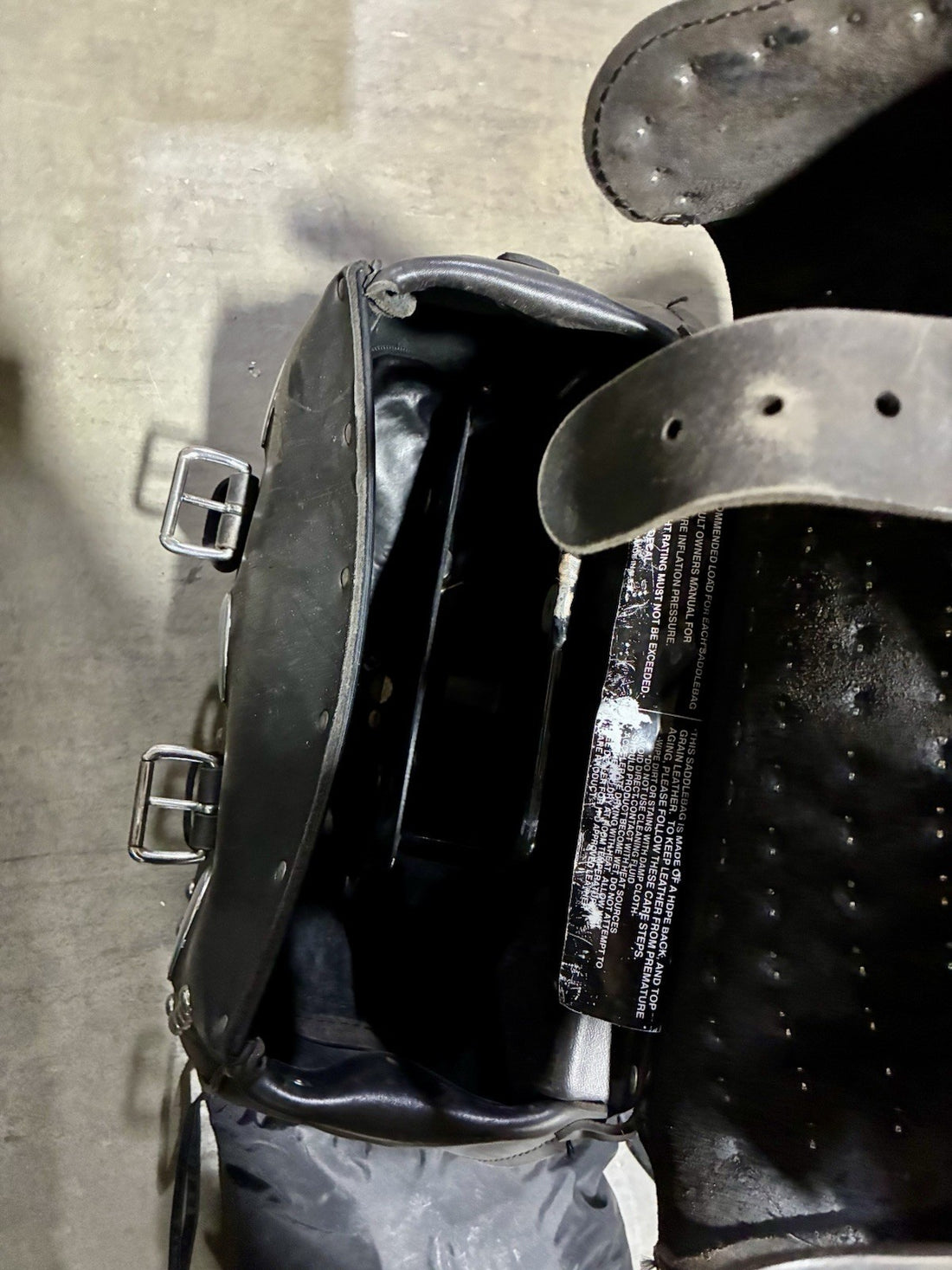
  
  5997 5998 HARLEY-DAVIDSON 2000-2017 HERITAGE SOFTAIL FLSTC  SADDLEBAG SET
  
