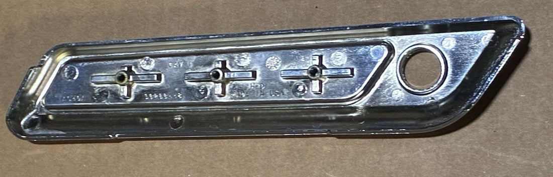 
  
  90200448 HARLEY-DAVIDSON 2014-UP TOURING SADDLEBAG LATCH COVER OEM
  

