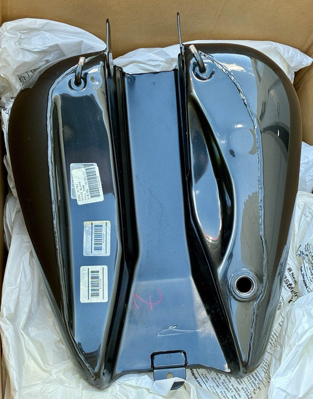 
  
  HARLEY-DAVIDSON BLACK PEARL FLTRI GAS TANK OEM
  
