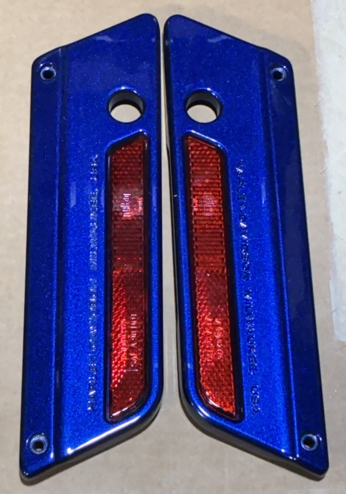 
  
  90601-93A & 90603-93A HARLEY-DAVIDSON BLUE SADDLEBAG LATCH COVERS
  
