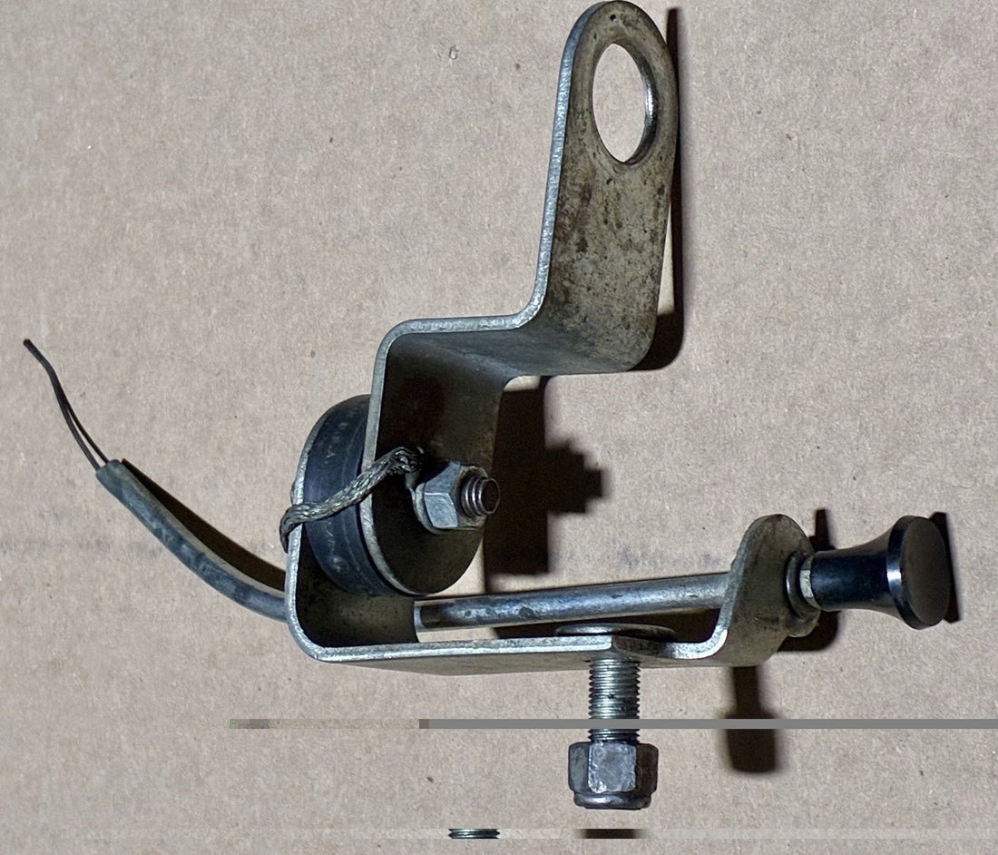 
  
  69117-71A HARLEY-DAVIDSON SPORTSTER HORN & CHOKE BRACKET ASSEMBLY OEM
  
