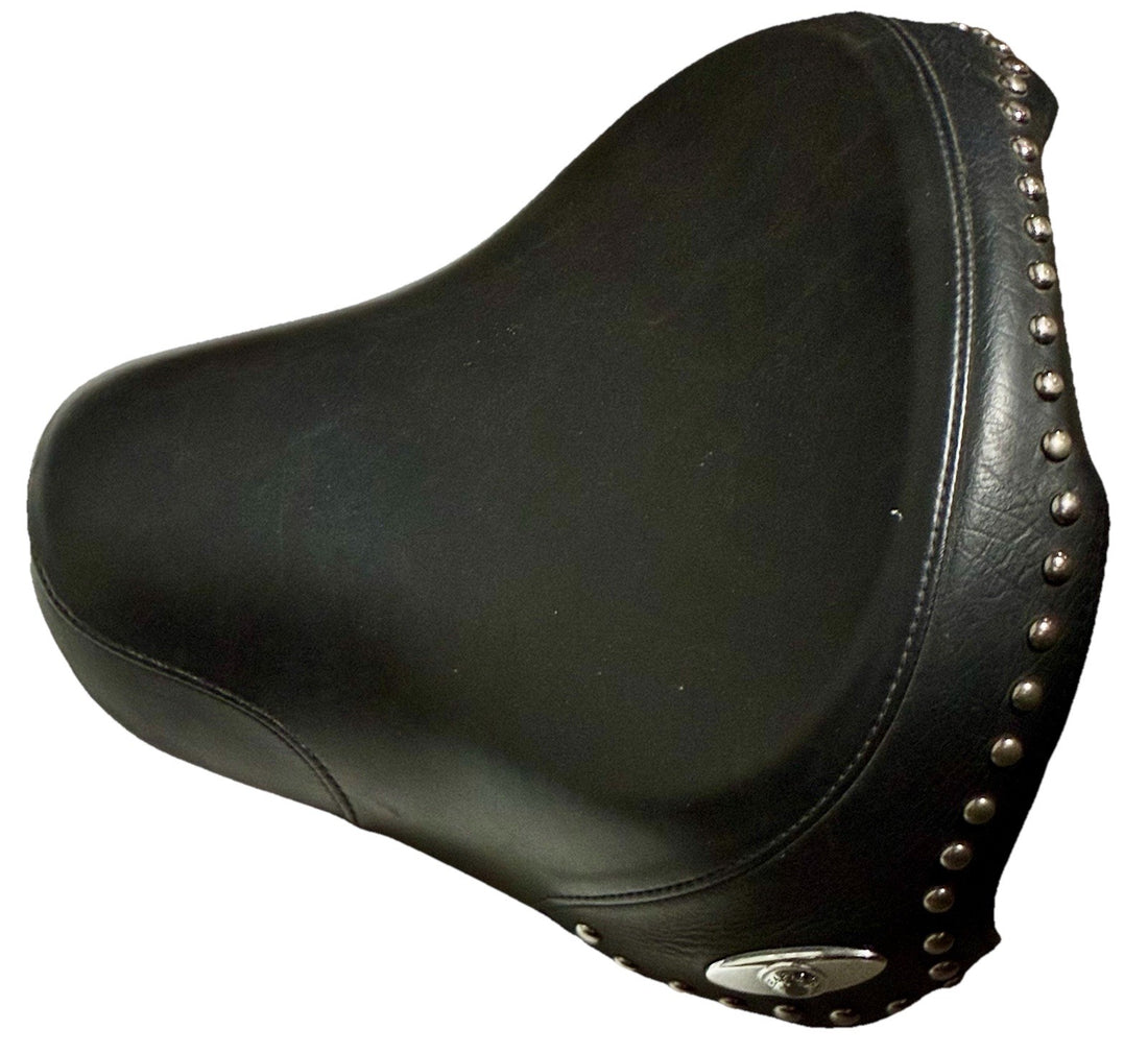 
  
  HARLEY-DAVIDSON STUDDED SOFTAIL SOLO SEAT OEM
  
