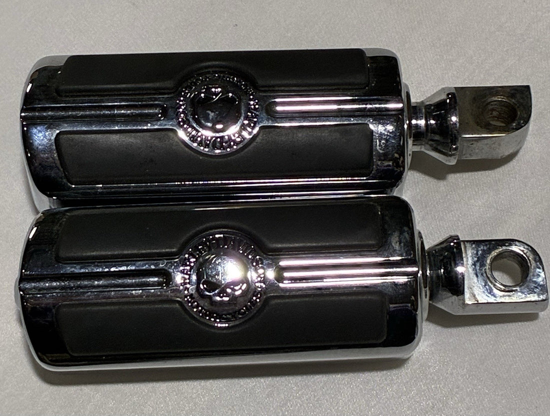 
  
  HARLEY WILLIE G SKULL CHROME PASSENGER  HIGHWAY FOOT PEGS SET LEFT & RIGHT
  
