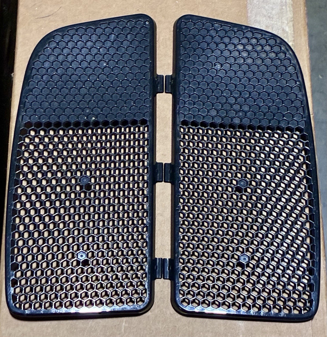 
  
  57100151 57100152 HARLEY-DAVIDSON 2019-2025 TRI-GLIDE RADIATOR SCREENS SET OEM
  
