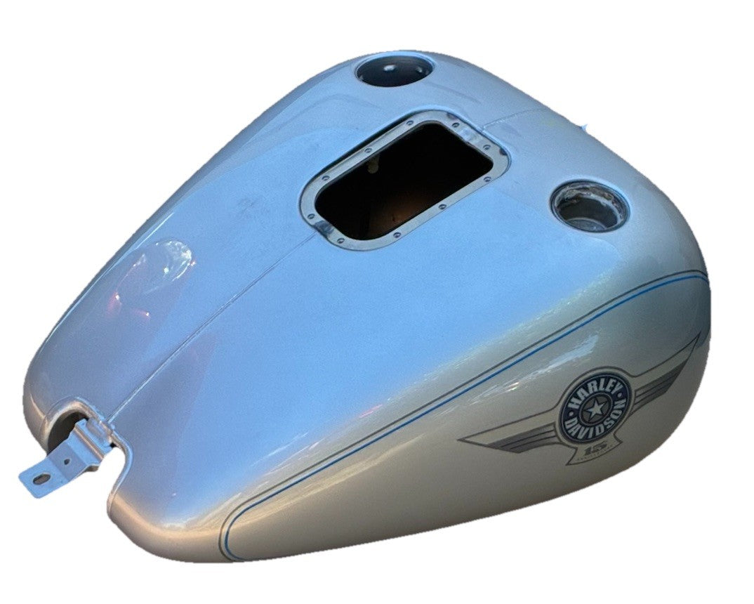 
  
  95710-02BDH HARLEY-DAVIDSON SILVER 15TH ANNIVERSARY FATBOY GAS TANK OEM
  
