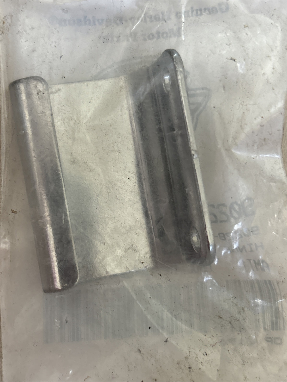 
  
  90228-00 HARLEY-DAVIDSON HINGE OPEN NOS OEM
  
