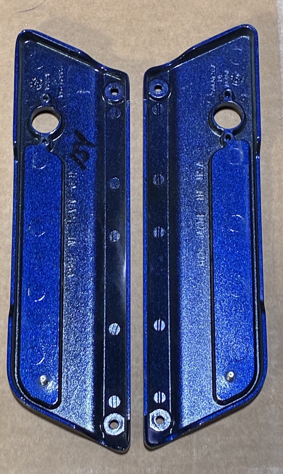 
  
  90601-93A & 90603-93A HARLEY-DAVIDSON BLUE SADDLEBAG LATCH COVERS
  
