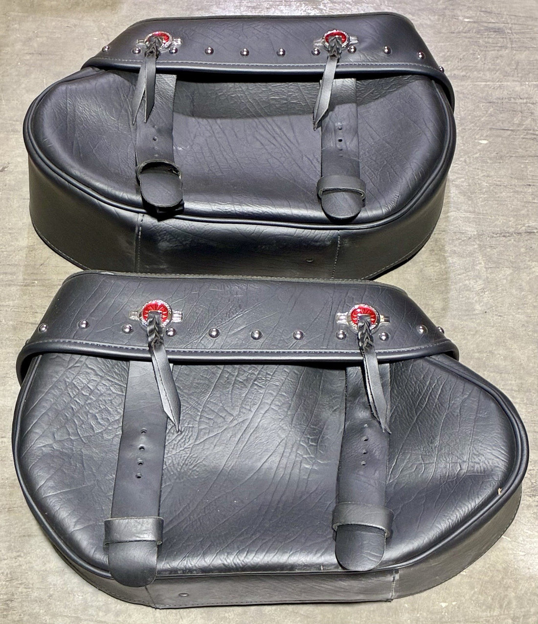 
  
  HARLEY-DAVIDSON 2000-2017 HERITAGE SOFTAIL FATBOY RED CONCHO SADDLEBAGS
  
