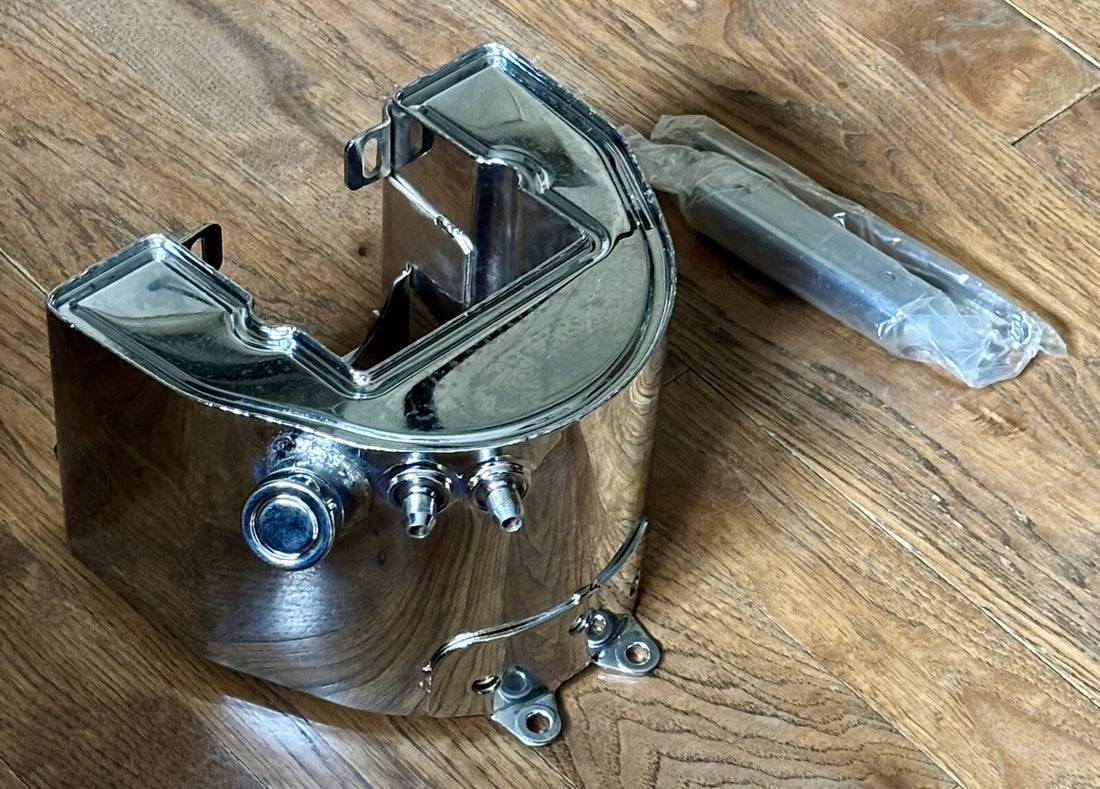 
  
  1958-1964 BIG TWIN CHROME  WRAP AROUND OIL TANK REPLACES HARLEY 62504-58 NOS
  
