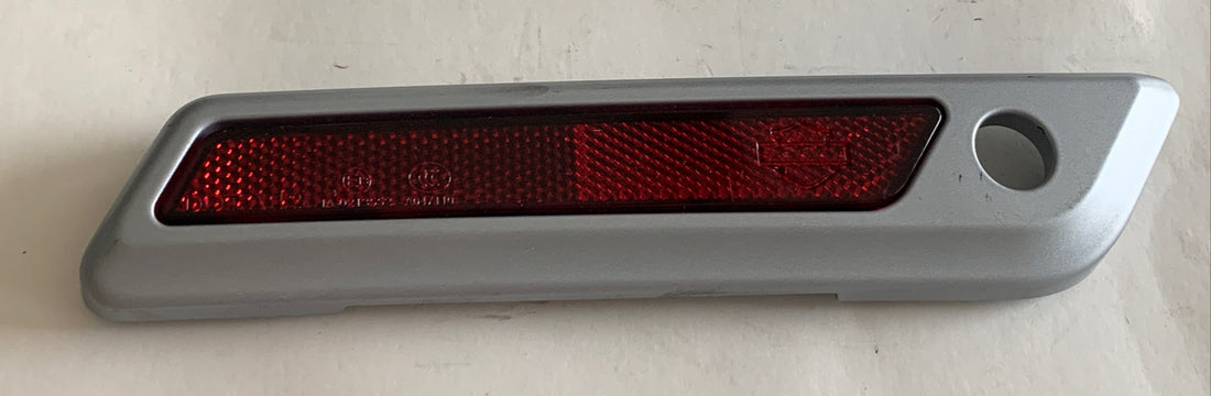 
  
  90200449  HARLEY-DAVIDSON TOURING   SILVER SADDLEBAG LATCH HINGE COVER
  
