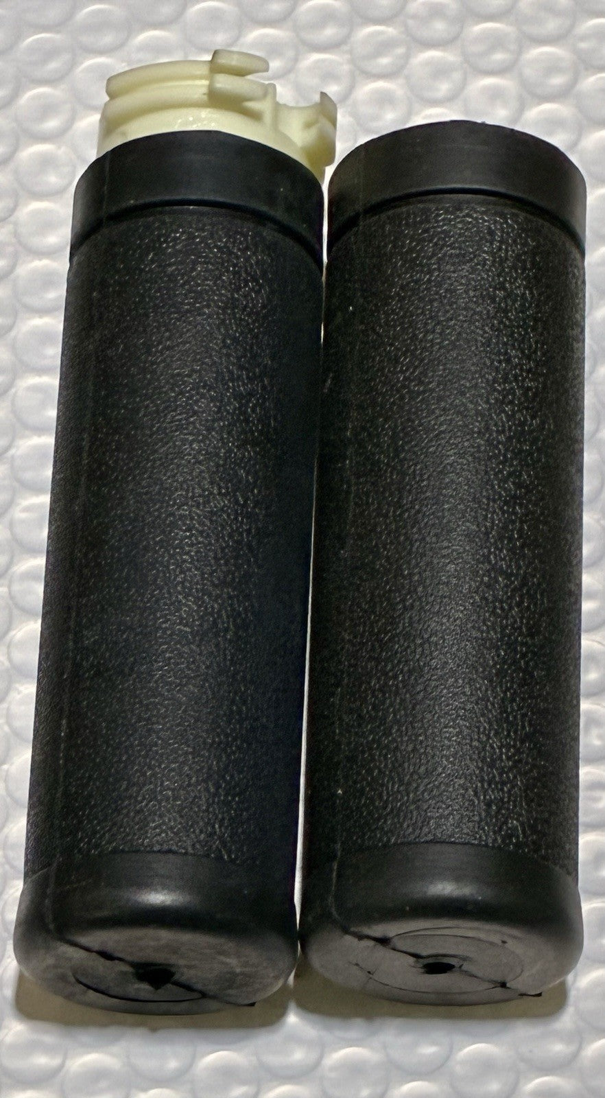 
  
  HARLEY-DAVIDSON BLACK HANDLEBAR GRIP SET OEM
  
