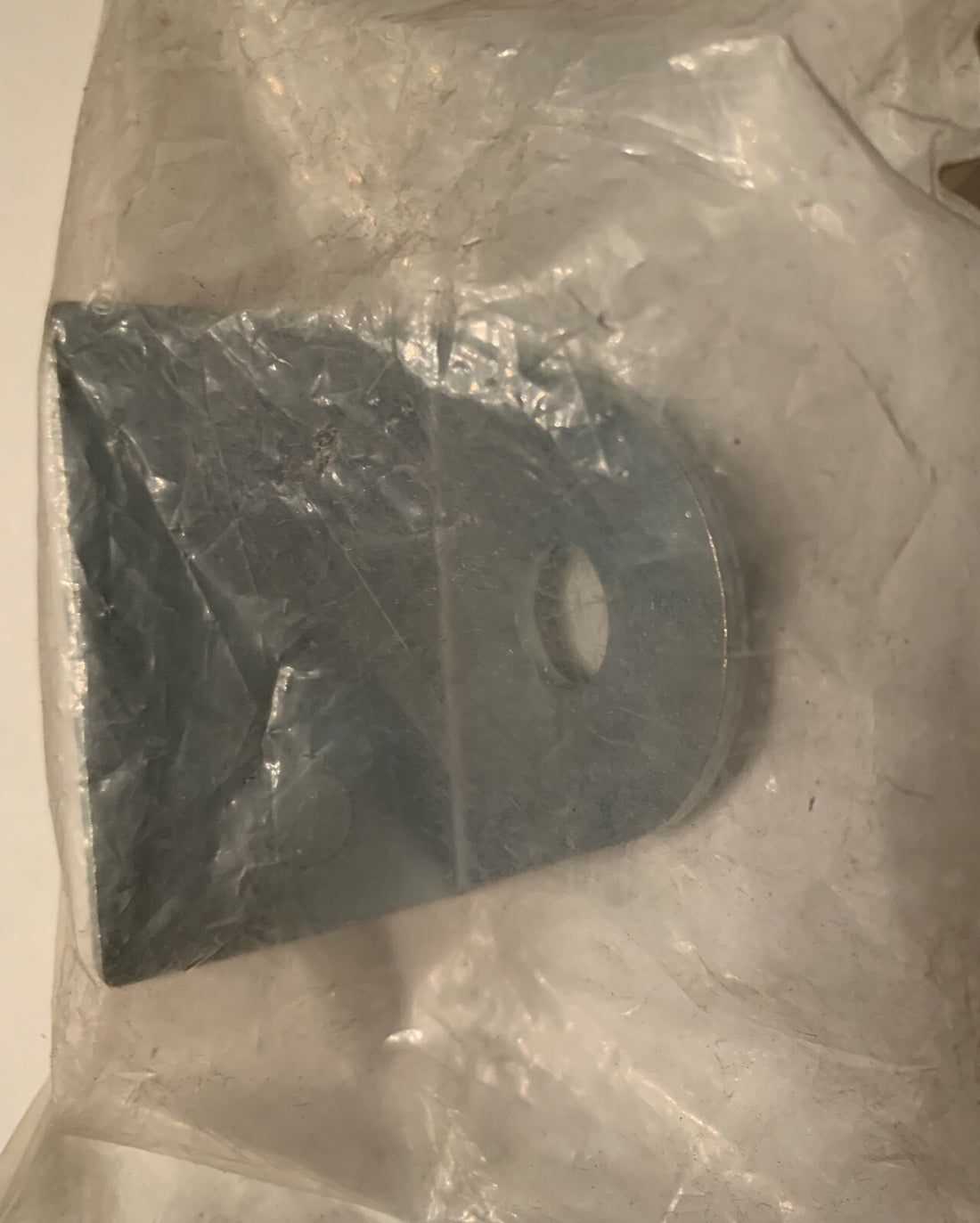 
  
  43071-89  HARLEY-DAVIDSON 1987-1999 TOURING    LEFT ROTOR COVER BRACKET OEM NOS
  
