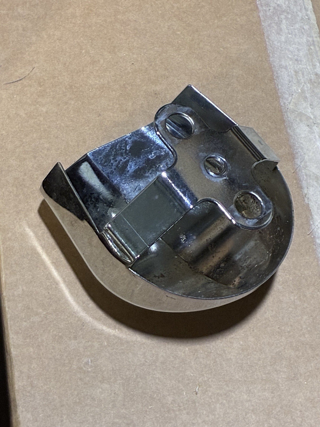 
  
  HARLEY-DAVIDSON HORN COVER OEM
  
