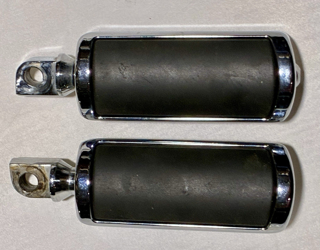 
  
  HARLEY WILLIE G SKULL CHROME PASSENGER  HIGHWAY FOOT PEGS SET LEFT & RIGHT
  
