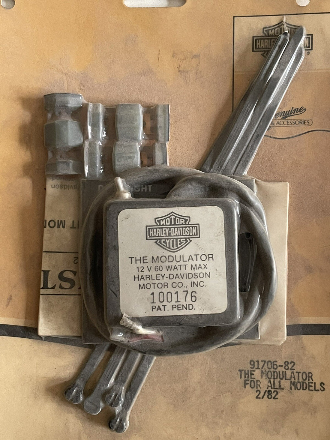 
  
  91706-82 HARLEY-DAVIDSON HEADLIGHT MODULATOR KIT FOR ALL 12V MODELS NOS OEM
  
