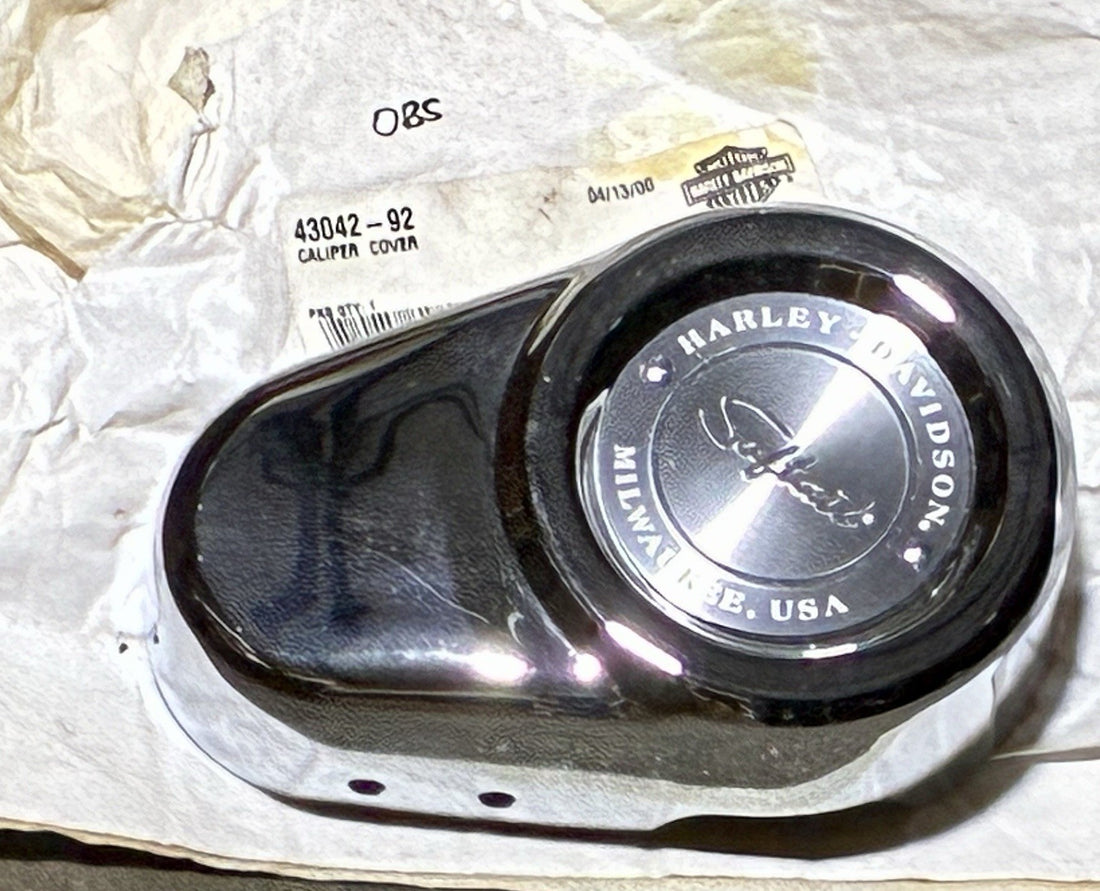 
  
  43042-92 HARLEY-DAVIDSON SOFTAIL MILWAUKEE, USA  CALIPER COVER OEM NOS
  
