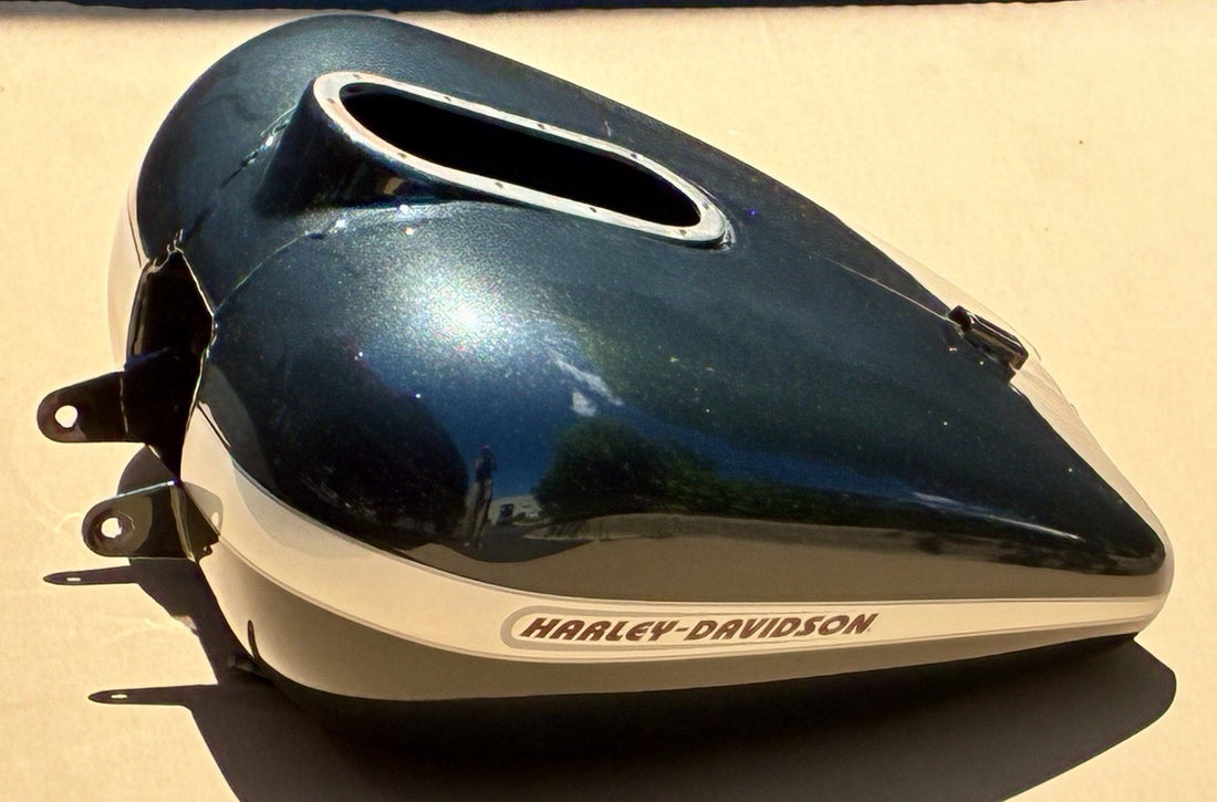 
  
  HARLEY-DAVIDSON BLACK PEARL FLTRI GAS TANK OEM
  
