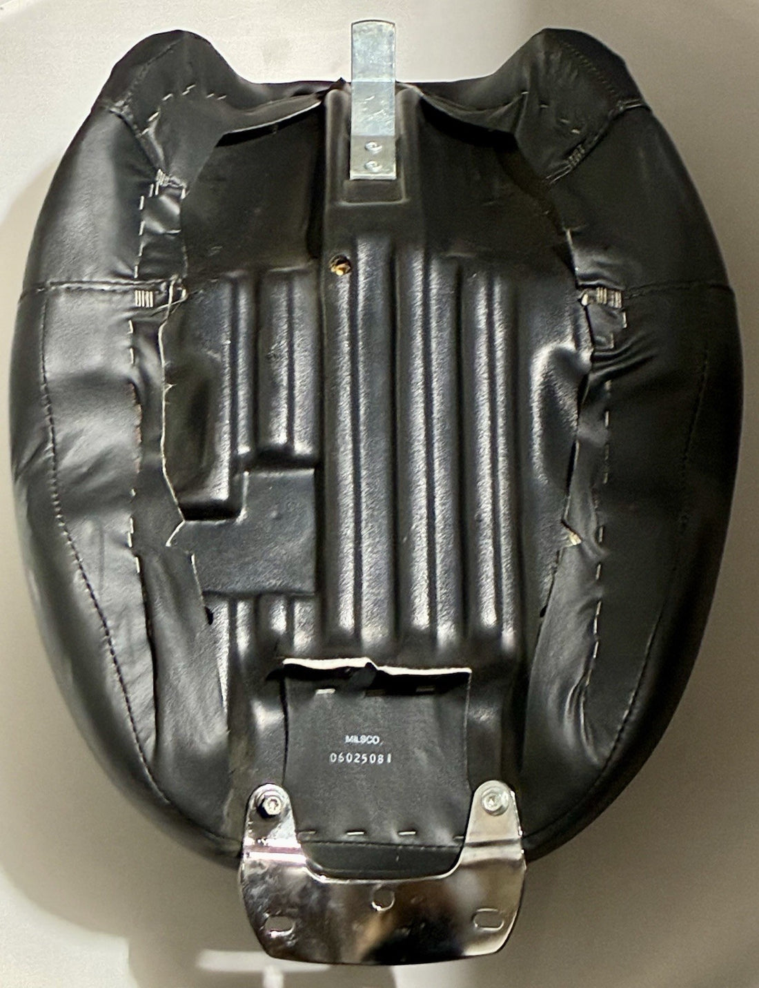 
  
  RDW-92 61-0067 HARLEY-DAVIDSON SOFTAIL ROADSTER SOLO SEAT OEM
  

