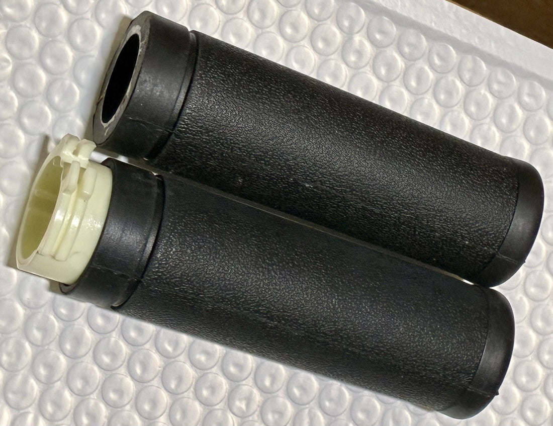 
  
  HARLEY-DAVIDSON BLACK HANDLEBAR GRIP SET OEM
  
