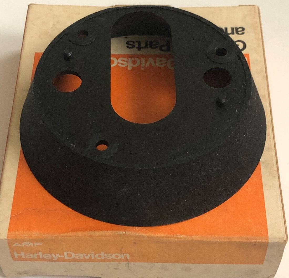 
  
  67315-74 HARLEY-DAVIDSON SPORTSTER SPEEDOMETER TACHOMETER GAUGE COVER OEM NOS
  
