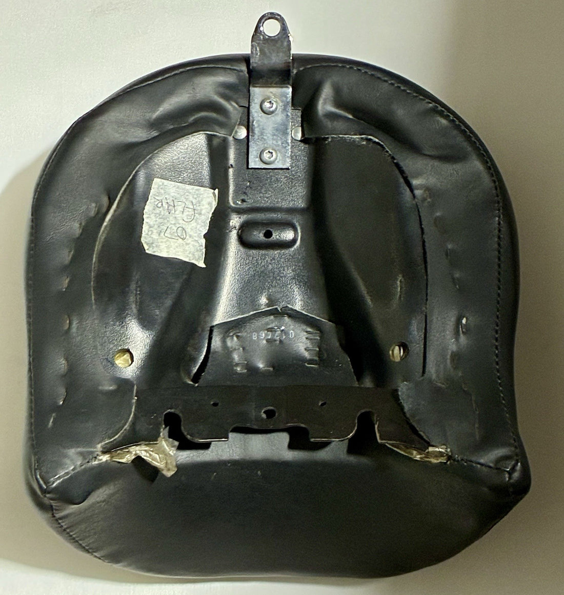 
  
  52281-97B HARLEY-DAVIDSON TOURING FLHR ROAD KING STUDDED REAR PASSENGER SEAT OEM
  
