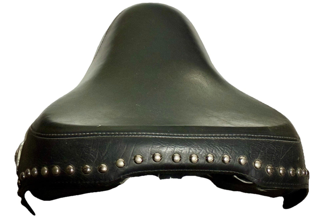 
  
  HARLEY-DAVIDSON STUDDED SOFTAIL SOLO SEAT OEM
  
