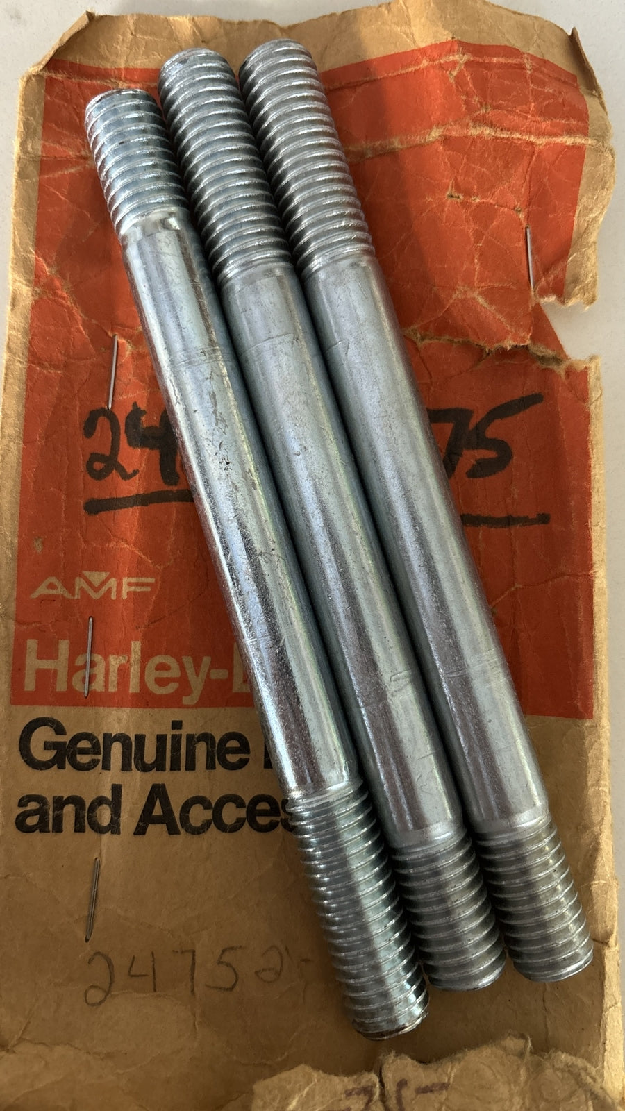 
  
  24752-75 HARLEY-DAVIDSON 1977-1985 SPORTSTER IRONHEAD LEFT FOOTREST STUDS OEM
  
