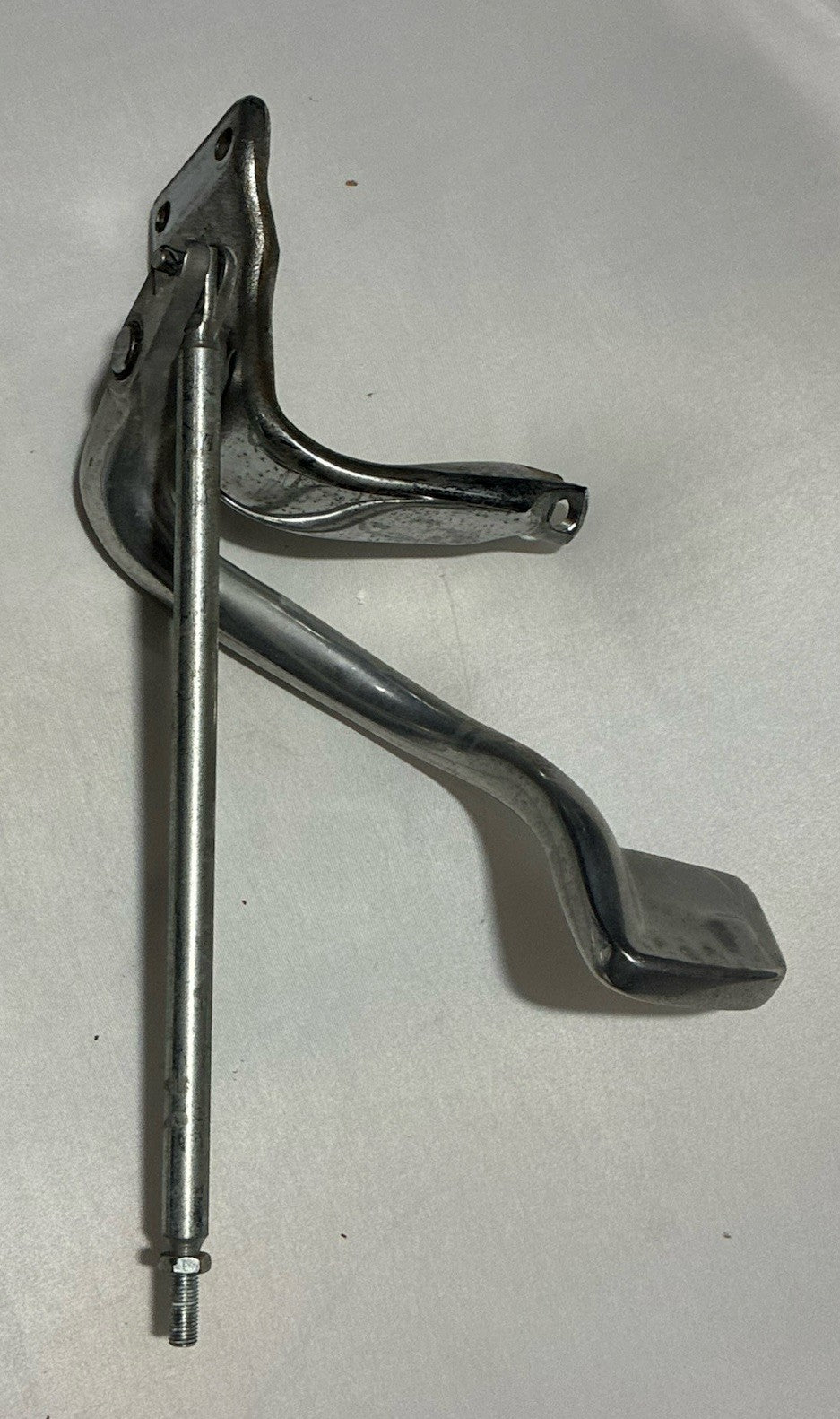 
  
  42502-90B HARLEY-DAVIDSON 2006-2017 DYNA MID CONTROL BRAKE PEDAL FOOT PEG MOUNT
  
