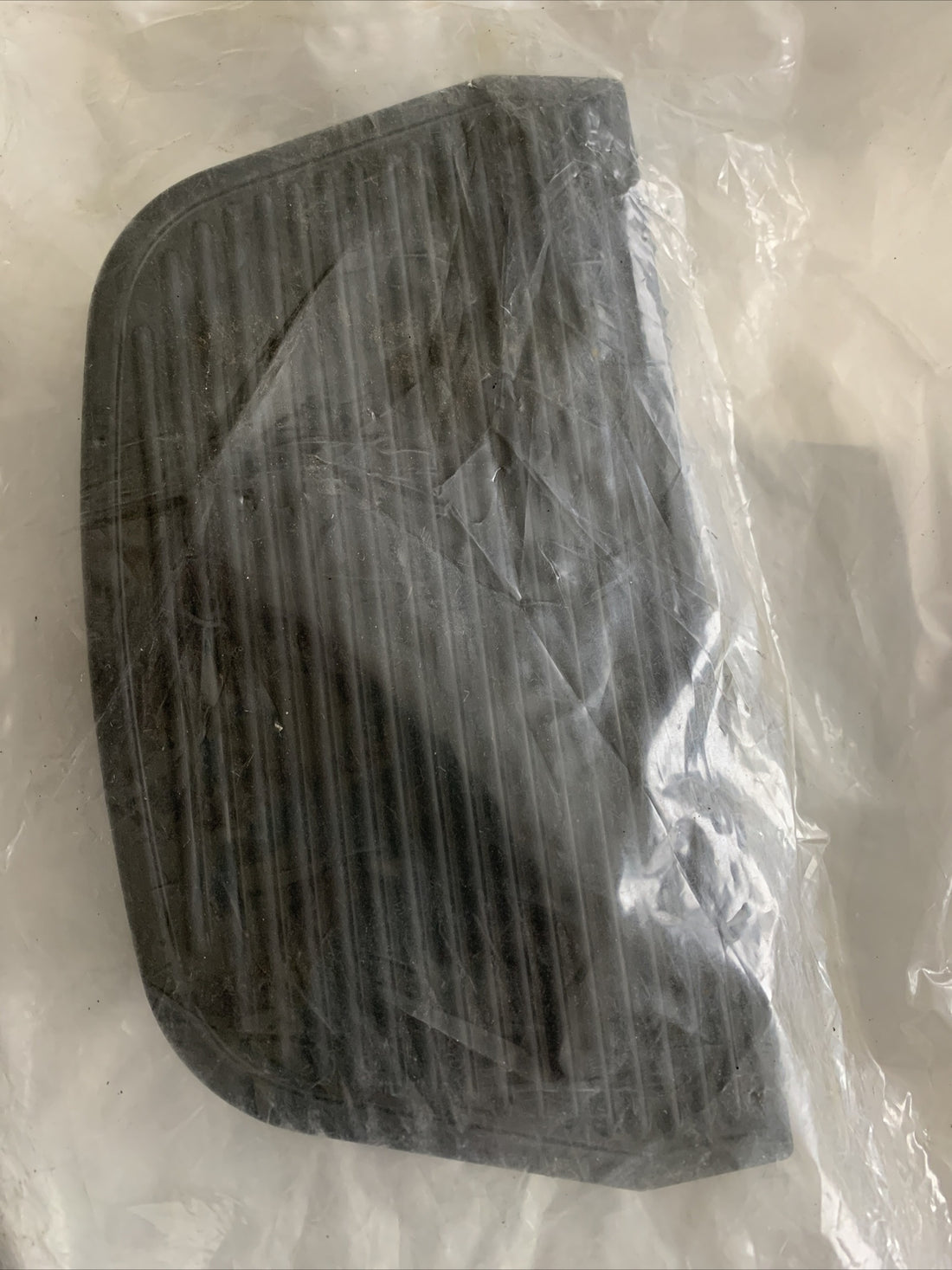 
  
  50606-06 HARLEY-DAVIDSON 2006-LATER TOURING PASSENGER FLOORBOARD PAD OEM NOS
  
