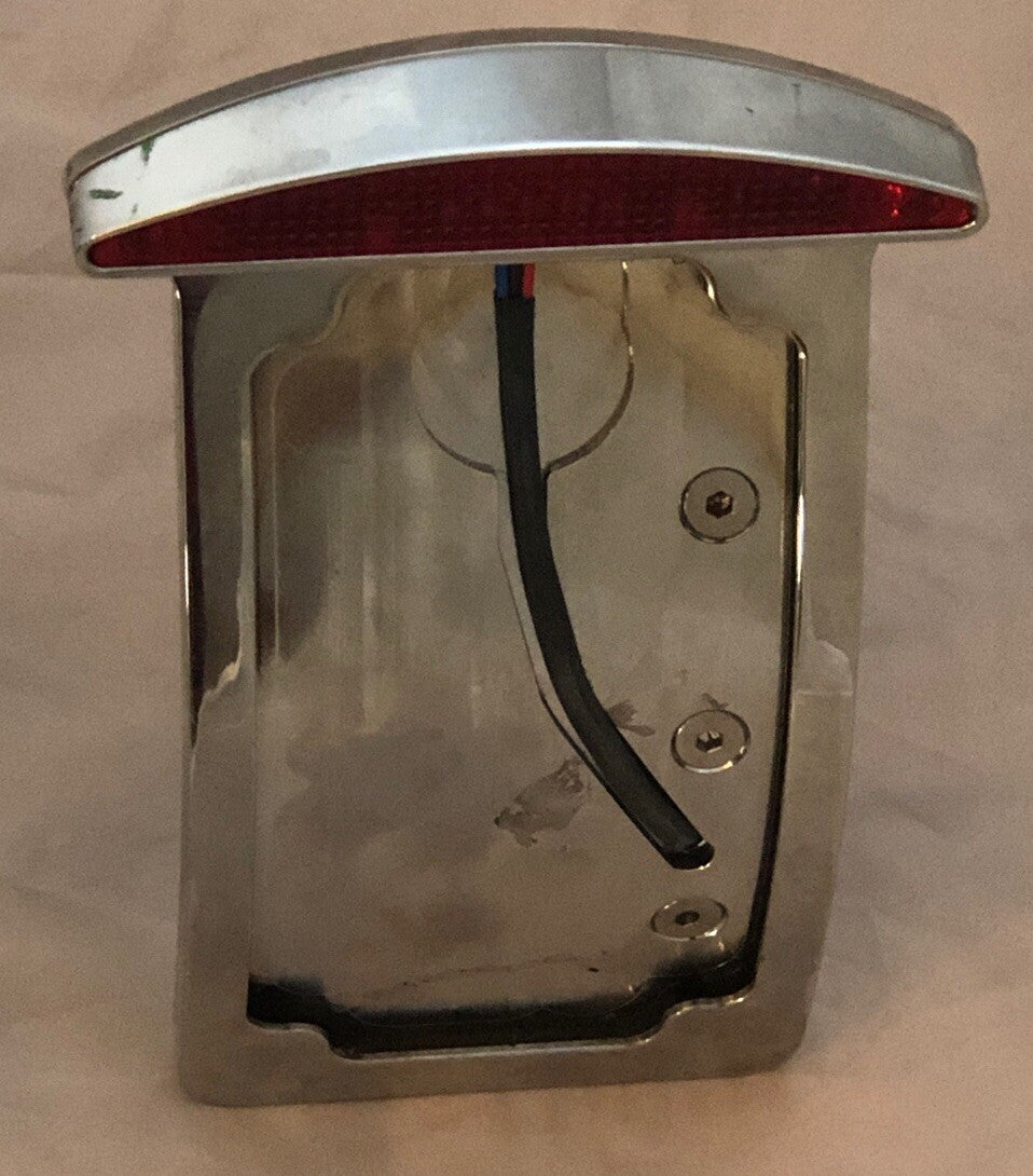 
  
  HARLEY  CHROME BILLET SIDE MOUNT LICENSE PLATE LED CUSTOM TAILLIGHT 3/4” AXLE  
  
