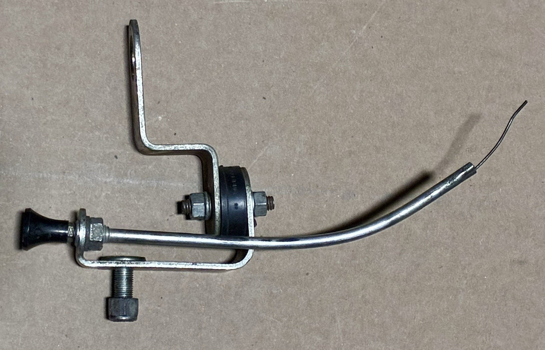 
  
  69117-71A HARLEY-DAVIDSON SPORTSTER HORN & CHOKE BRACKET ASSEMBLY OEM
  
