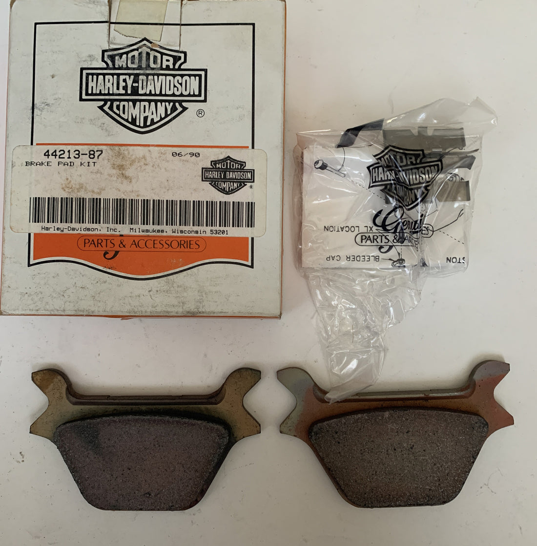 
  
  44213-87 HARLEY-DAVIDSON  LATE 1987- 1990 SPORTSTER REAR  BRAKE PAD KIT  OEM NOS
  
