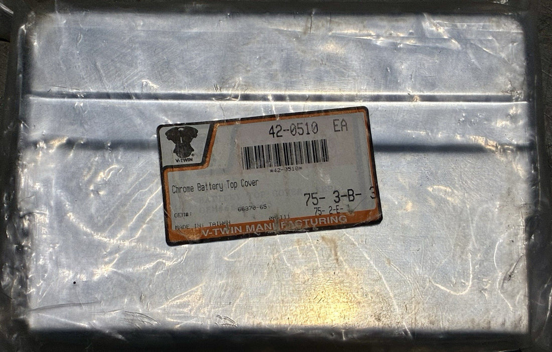 
  
  66370-65 V-TWIN CHROME BATTERY  TOP COVER HARLEY-DAVIDSON  66370-65 NOS
  
