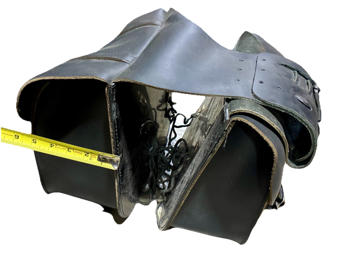 
  
  HARLEY-DAVIDSON LEATHER BAR & SHIELD THROW OVER SADDLEBAGS OEM
  
