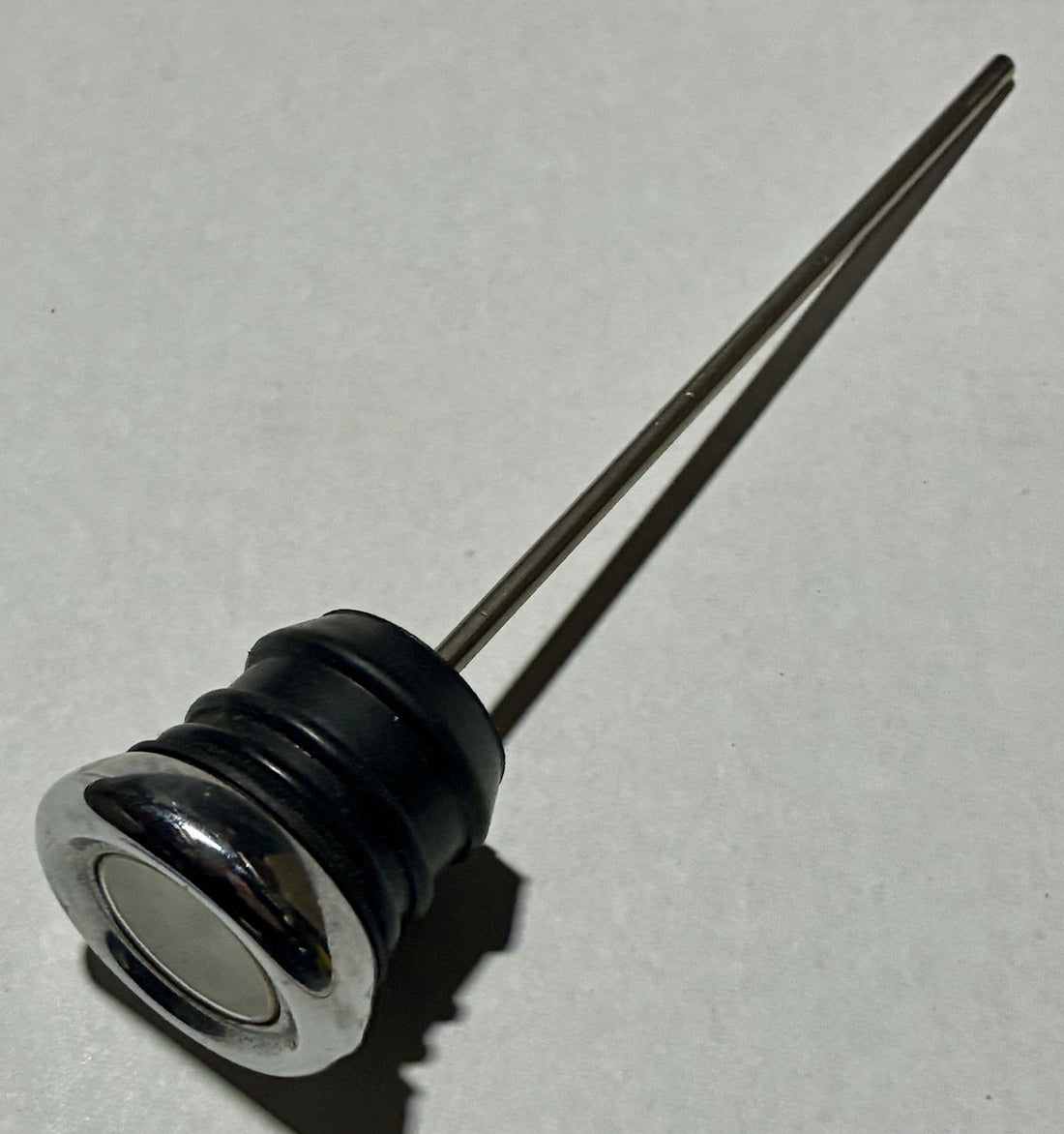 
  
  HARLEY-DAVIDSON CHROME OIL TANK PLUG CAP DIPSTICK OEM
  
