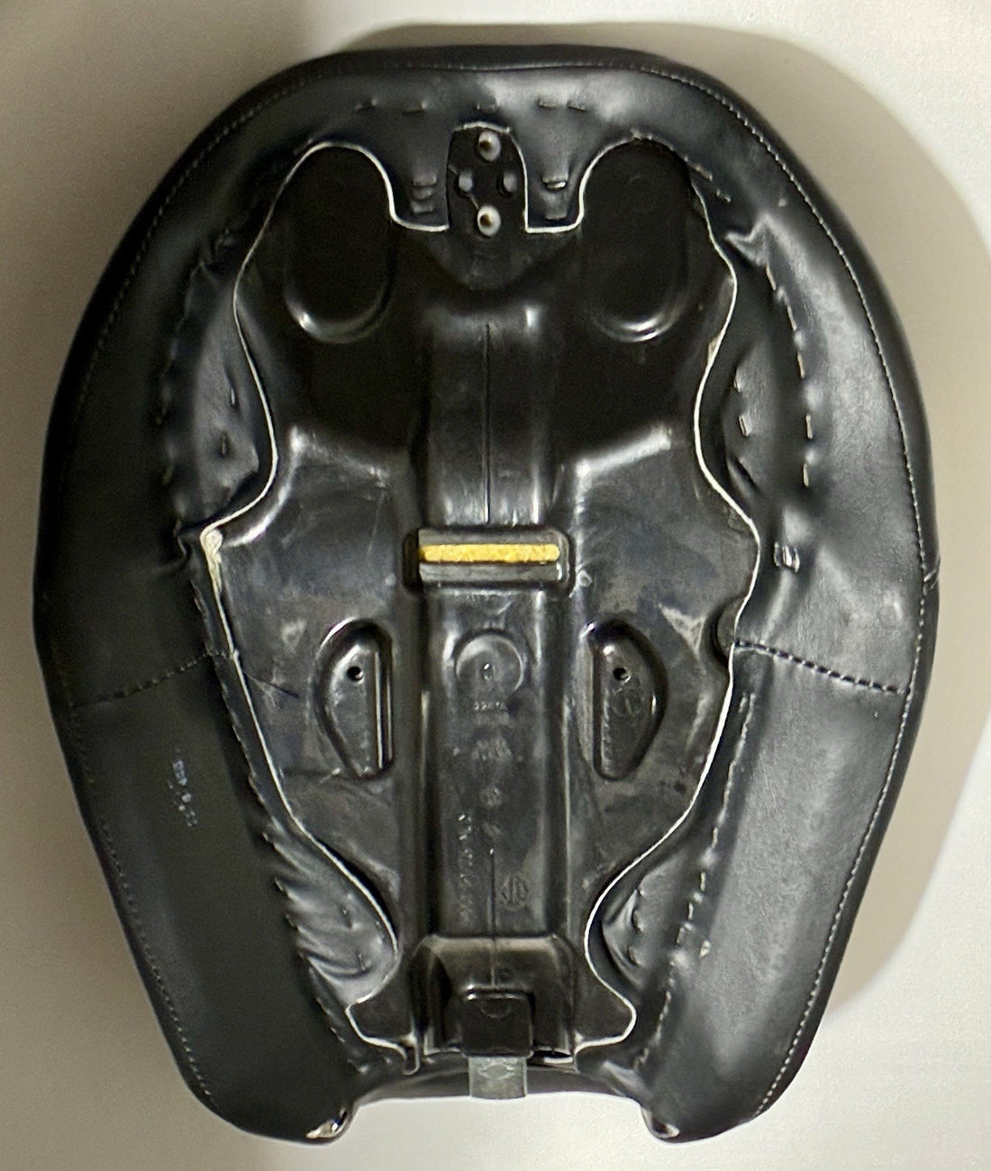 
  
  22531 HARLEY-DAVIDSON SPORTSTER DYNA SOLO SEAT OEM NTO
  
