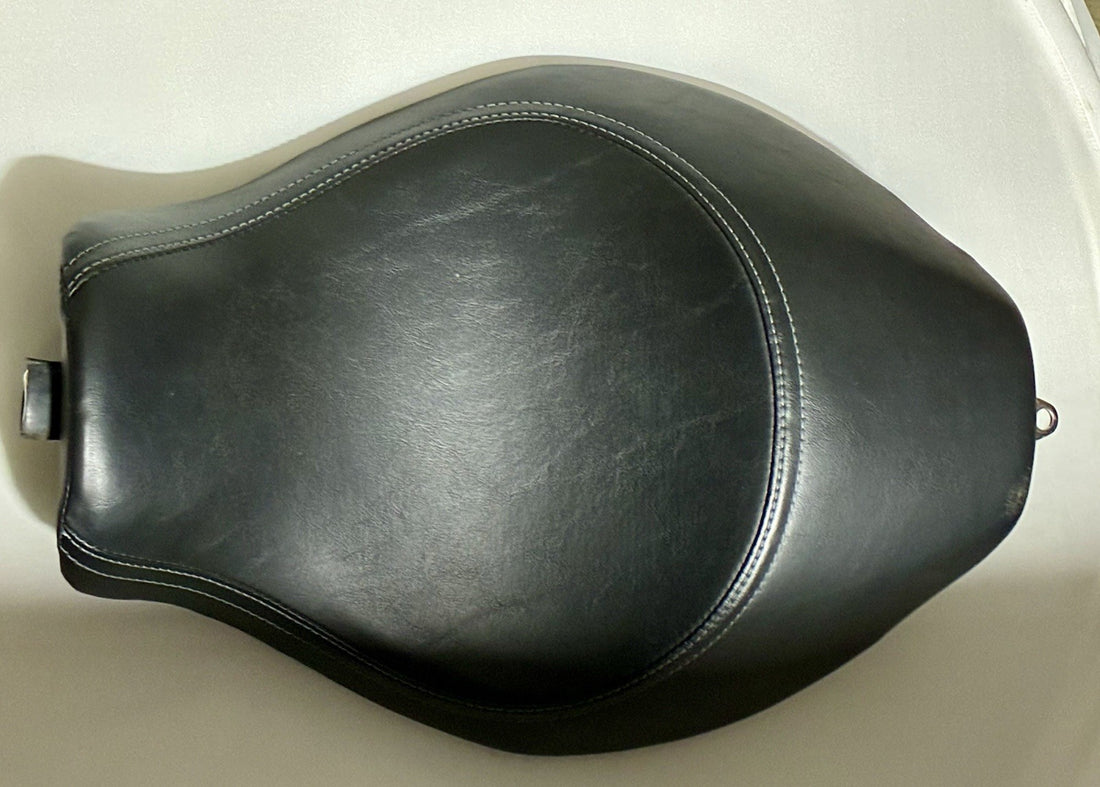 
  
  ROW-92/61-0067 HARLEY-DAVIDSON SPORTSTER SOLO SEAT OEM NTO
  
