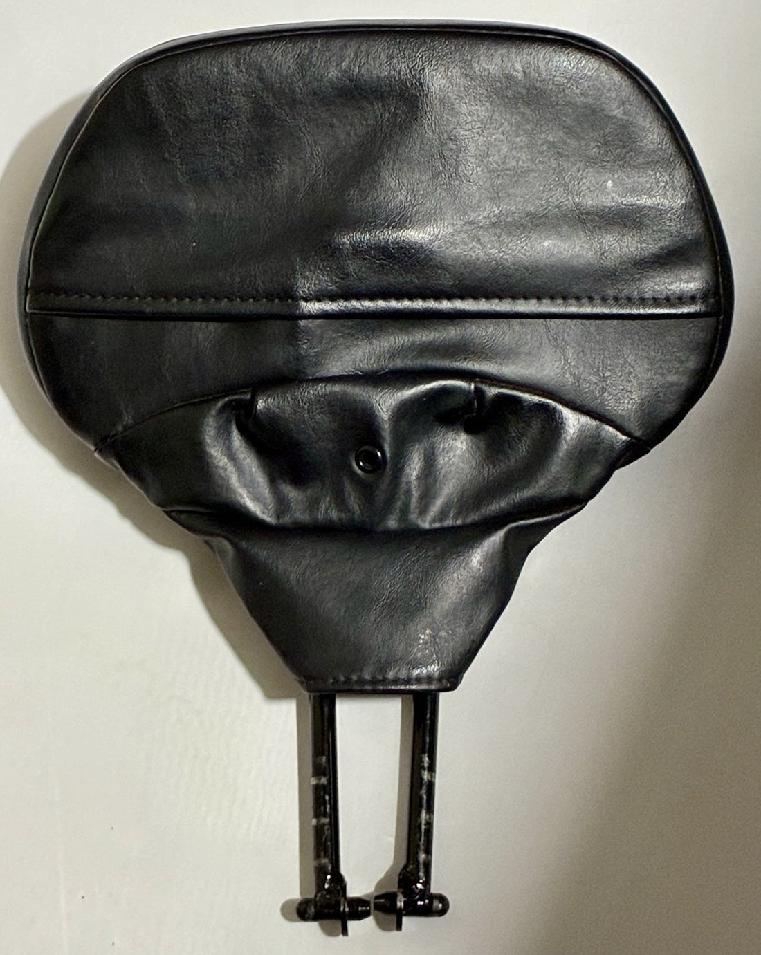 
  
  HARLEY-DAVIDSON TOURING RIDER BACKREST OEM
  
