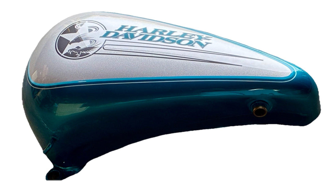 
  
  61618-95ME HARLEY-DAVIDSON SOFTAIL AQUA TEAL SILVER LEFT SIDE GAS TANK OEM
  
