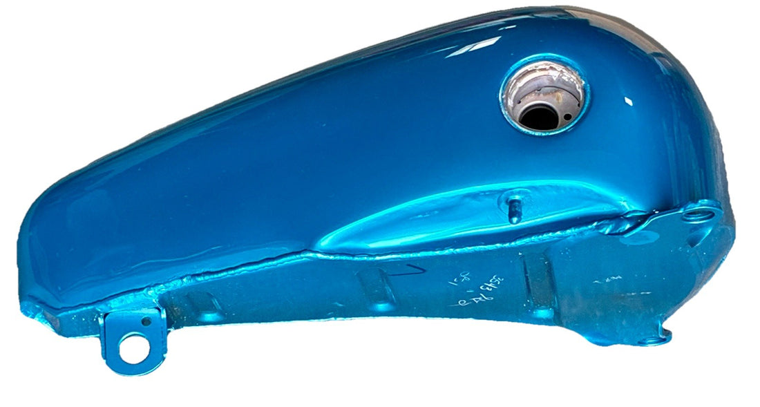 
  
  61618-95ME HARLEY-DAVIDSON SOFTAIL AQUA TEAL SILVER LEFT SIDE GAS TANK OEM
  
