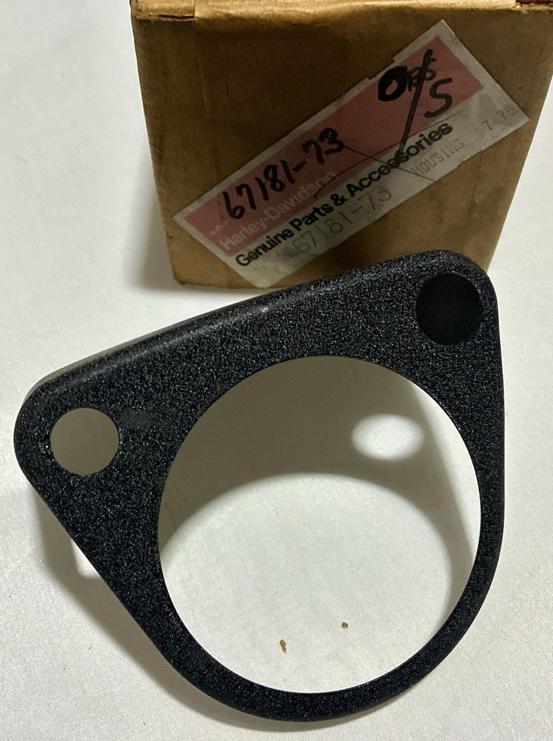 
  
  67181-73 HARLEY-DAVIDSONFX XLCH XLH SPEEDOMETER SUPPORT BRACKET NOS OEM
  
