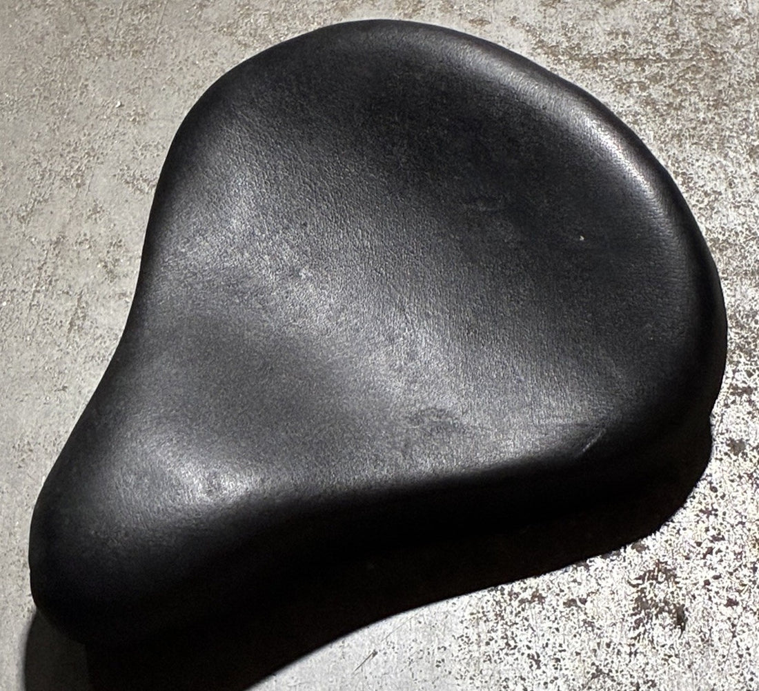 
  
  AFTERMARKET K MODEL 900 SPORTSTER KH KHK 750 SOLO SEAT
  
