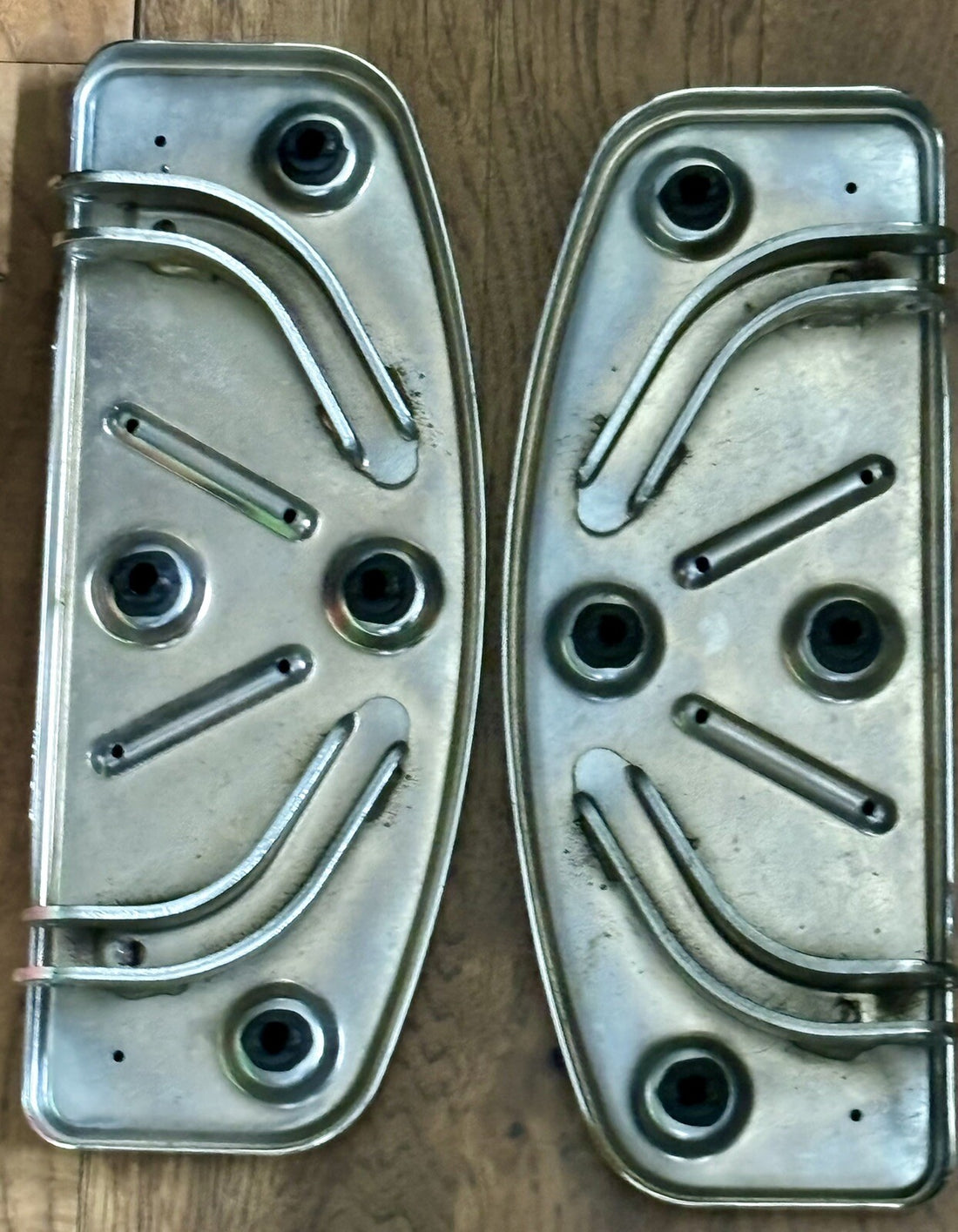 
  
  HARLEY-DAVIDSON DRIVERS FOOTBOARDS FLOORBOARDS WITH INSERTS OEM
  
