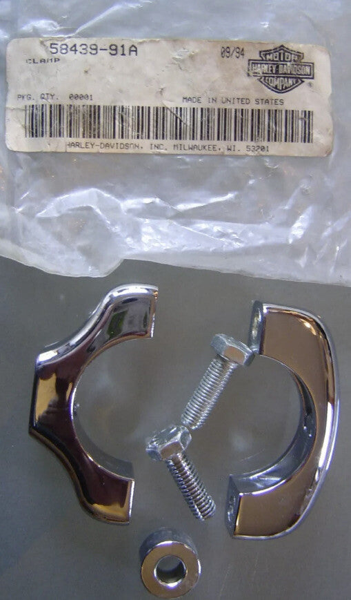 
  
  58439-91A HARLEY-DAVIDSON 1991-LATER   CHROME TURN SIGNAL CLAMP  W / HARDWARE   
  
