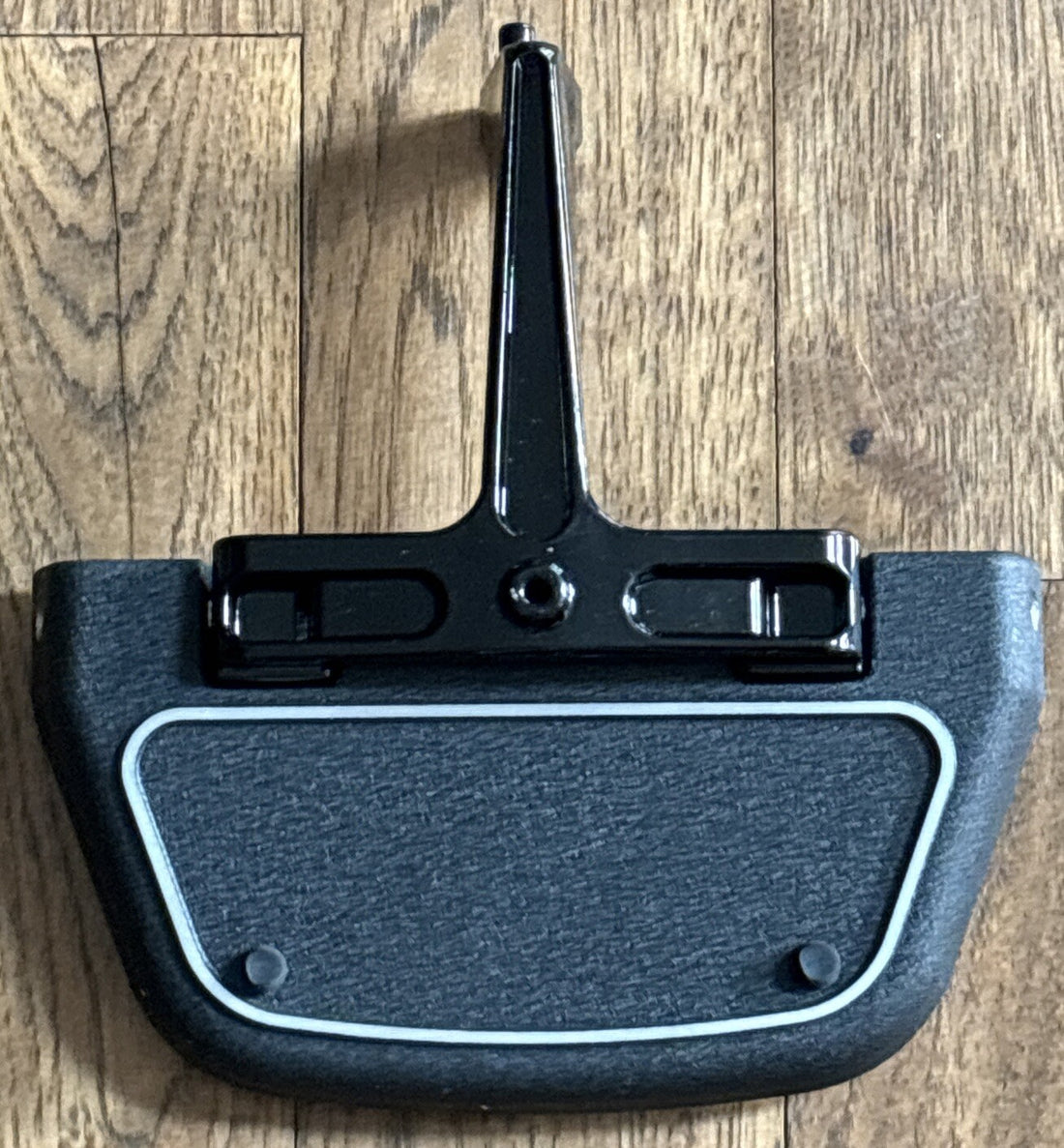 
  
  HARLEY-DAVIDSON  TOURING FLHTCU  PASSENGER FOOT REST FLOORBOARD OEM
  
