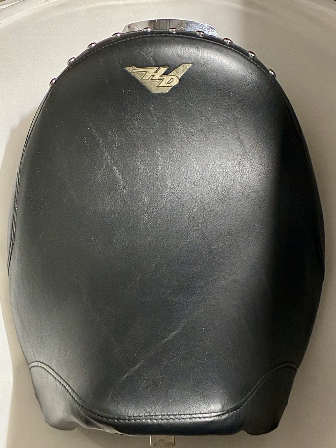 
  
  RDW-92 61-0067 HARLEY-DAVIDSON SOFTAIL ROADSTER SOLO SEAT OEM
  
