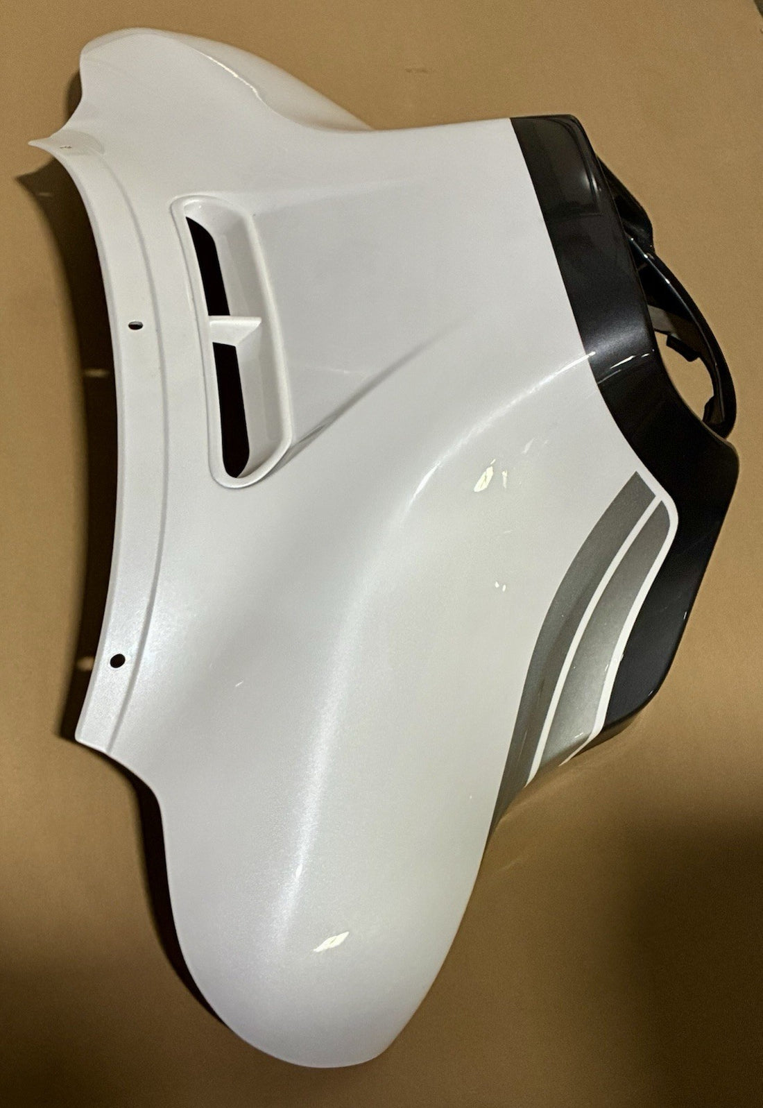 
  
  HARLEY-DAVIDSON 2020 FLHT OUTER FAIRING OEM
  
