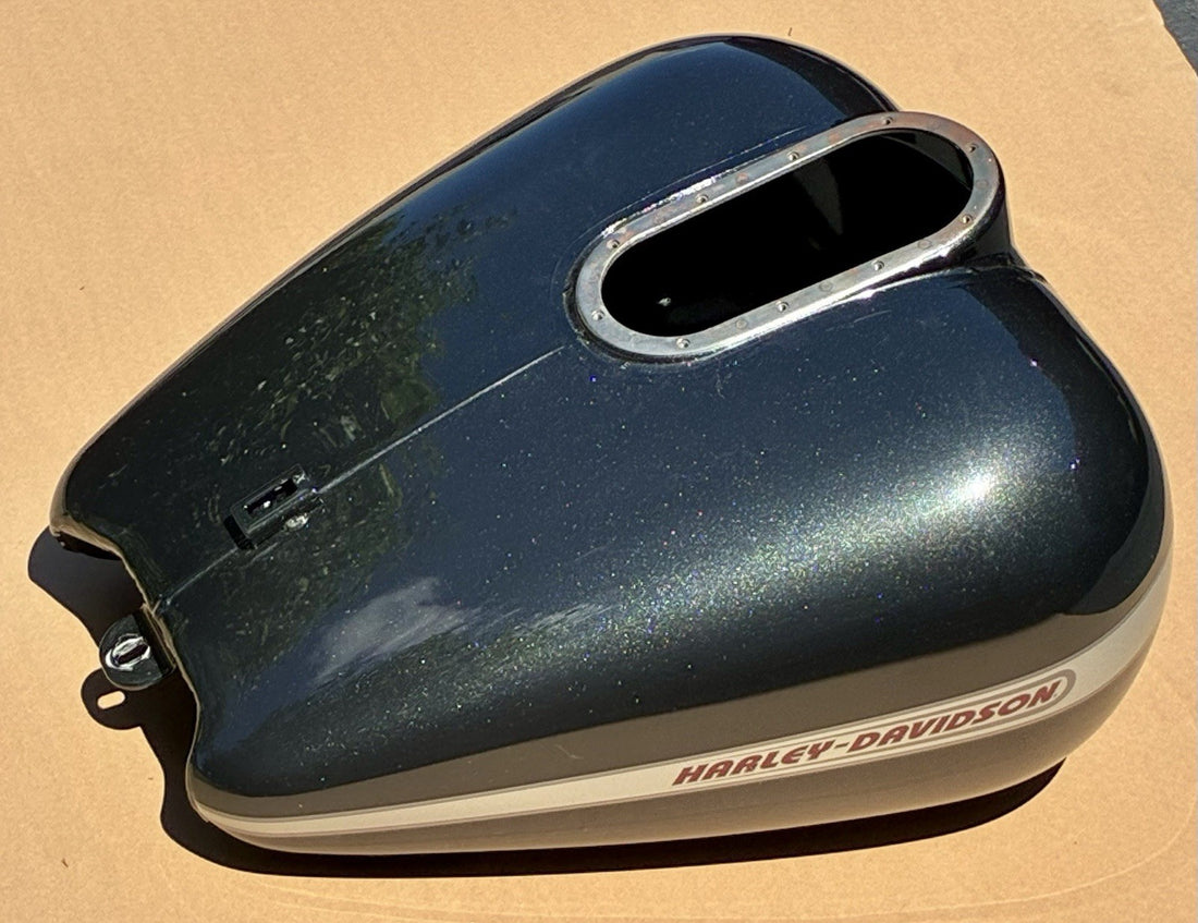 
  
  HARLEY-DAVIDSON BLACK PEARL FLTRI GAS TANK OEM
  
