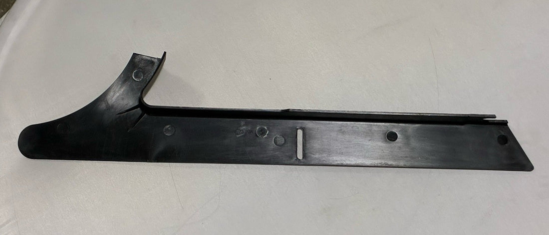
  
  60473-07A HARLEY-DAVIDSON V-ROD VRSC LOWER BELT GUARD DEBRIS DEFLECTOR OEM
  
